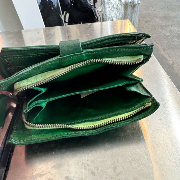 Emerald Green Leather Campomaggi Wallet - Picture 4 of 4